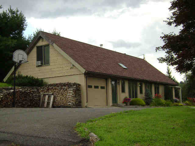Building photograph for 233 NONNEWAUG RD